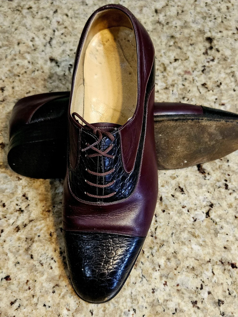 Vintage Midcentury Handcrafted Men's Burgundy and Black Leather Oxfords 11